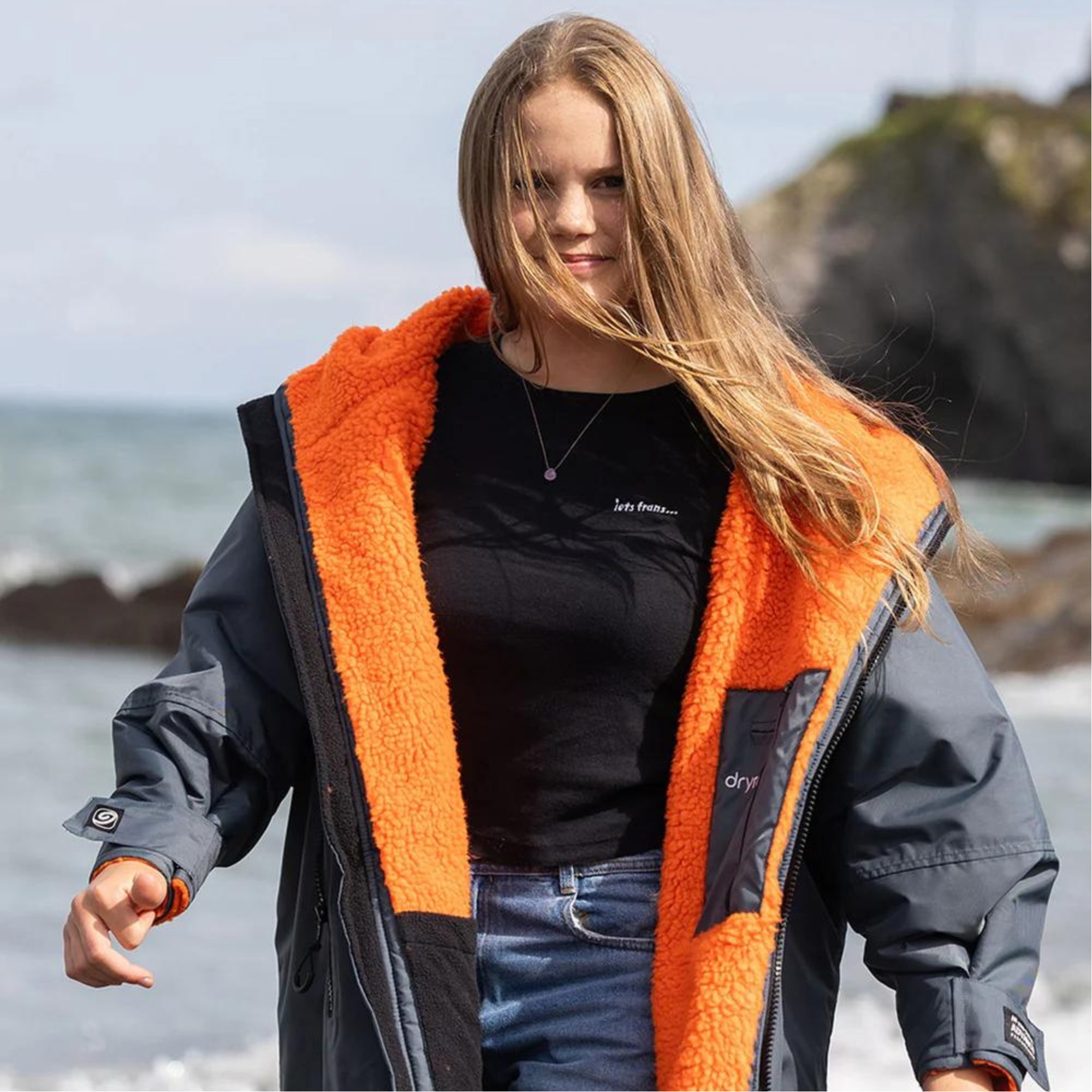 2026 Dryrobe Junior Advance Long Sleeve Changing Robe V3KSLSDA - Dark Grey / Orange